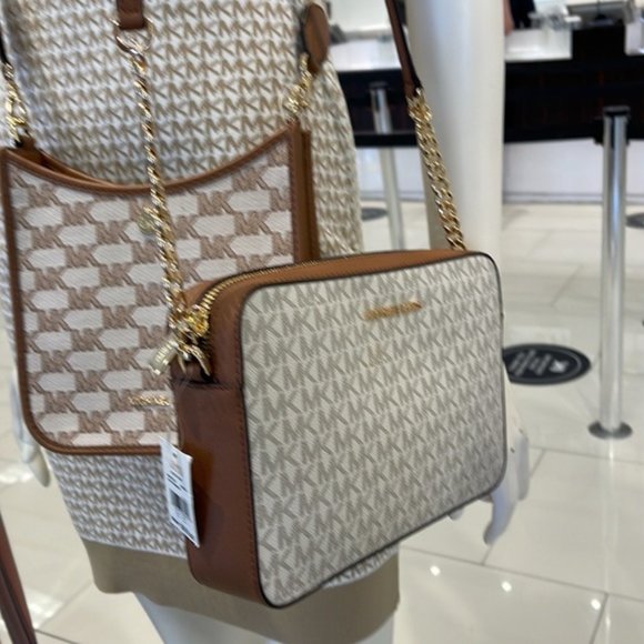 Michael Kors Jet Set Item Large East West Zip Crossbody Vanilla - Picture 10 of 15